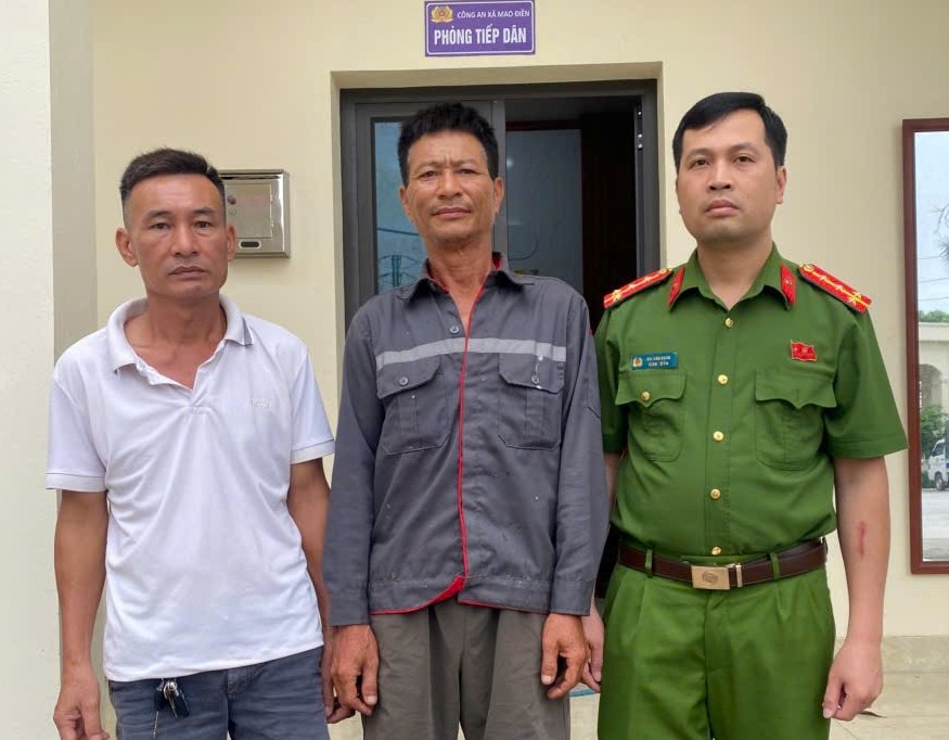 Công an xã Mao Điền giúp đỡ người đàn ông không minh mẫn đi lạc về với gia đình an toàn